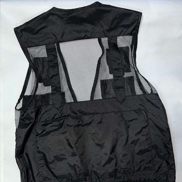 Rothco's Tactical Recon Vest is made from a water-resistant nylon material - Picture 3 of 7